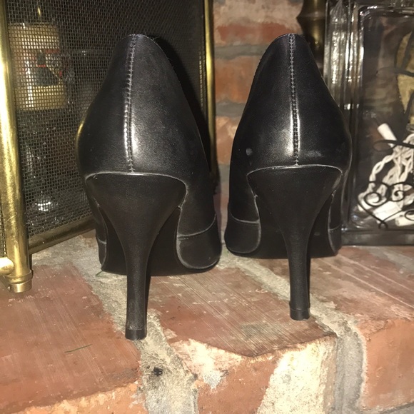 Steve Madden "Like New" Peep Toe Heel - Picture 2 of 8